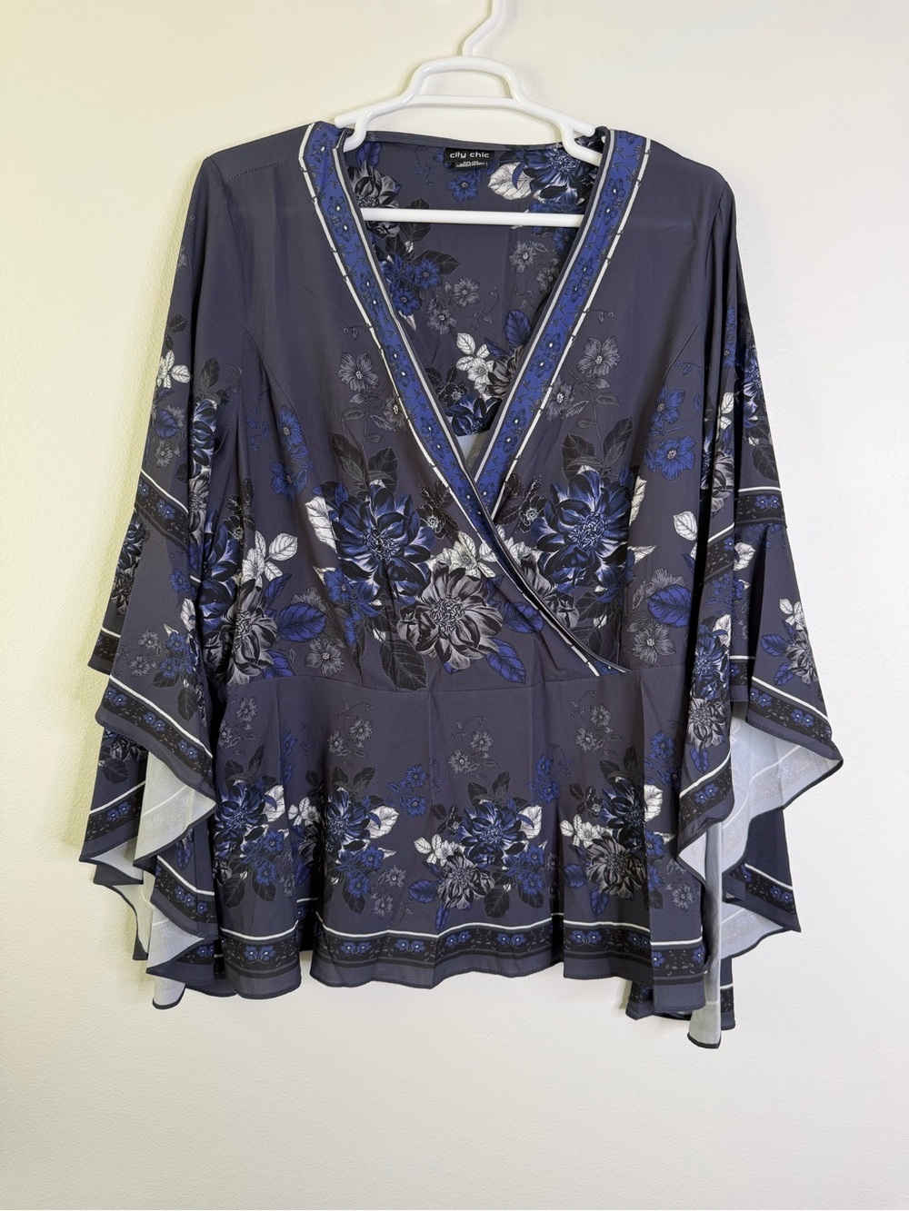 City Chic Floral‎ Blouse XXL Blue Gray Boho Whimsigoth Flowy Bell Sleeve Top - Picture 2 of 12
